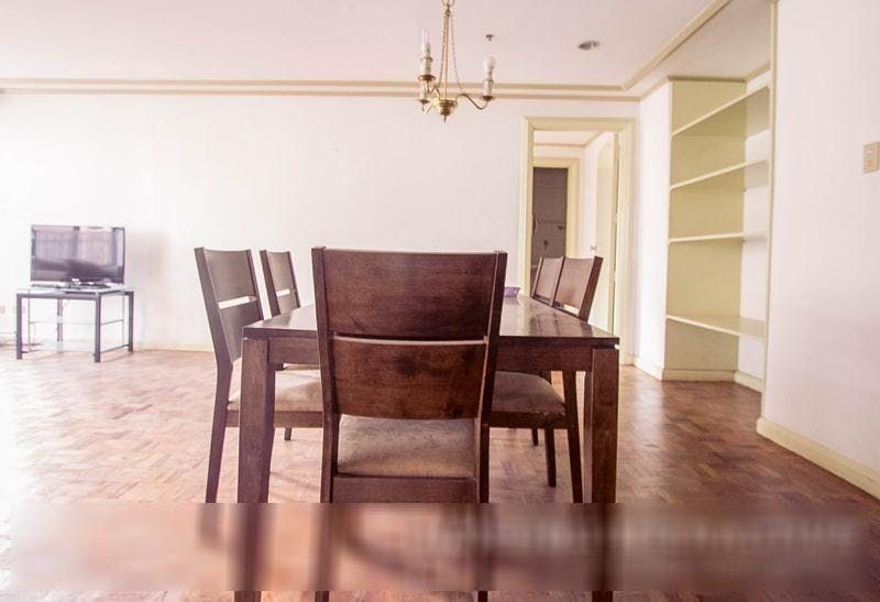 "2BR Condo for Rent in LPL Plaza, Salcedo Village, Makati"04