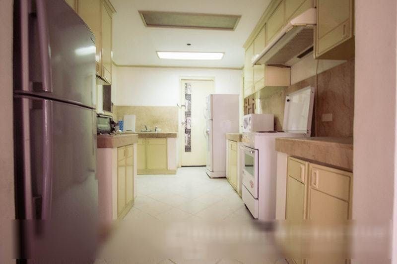 "2BR Condo for Rent in LPL Plaza, Salcedo Village, Makati"06