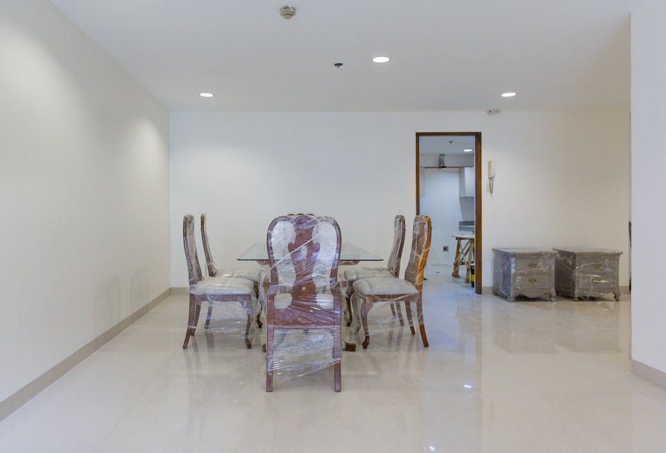 "2BR Condo for Rent in La Maison, San Lorenzo Village, Makati"06