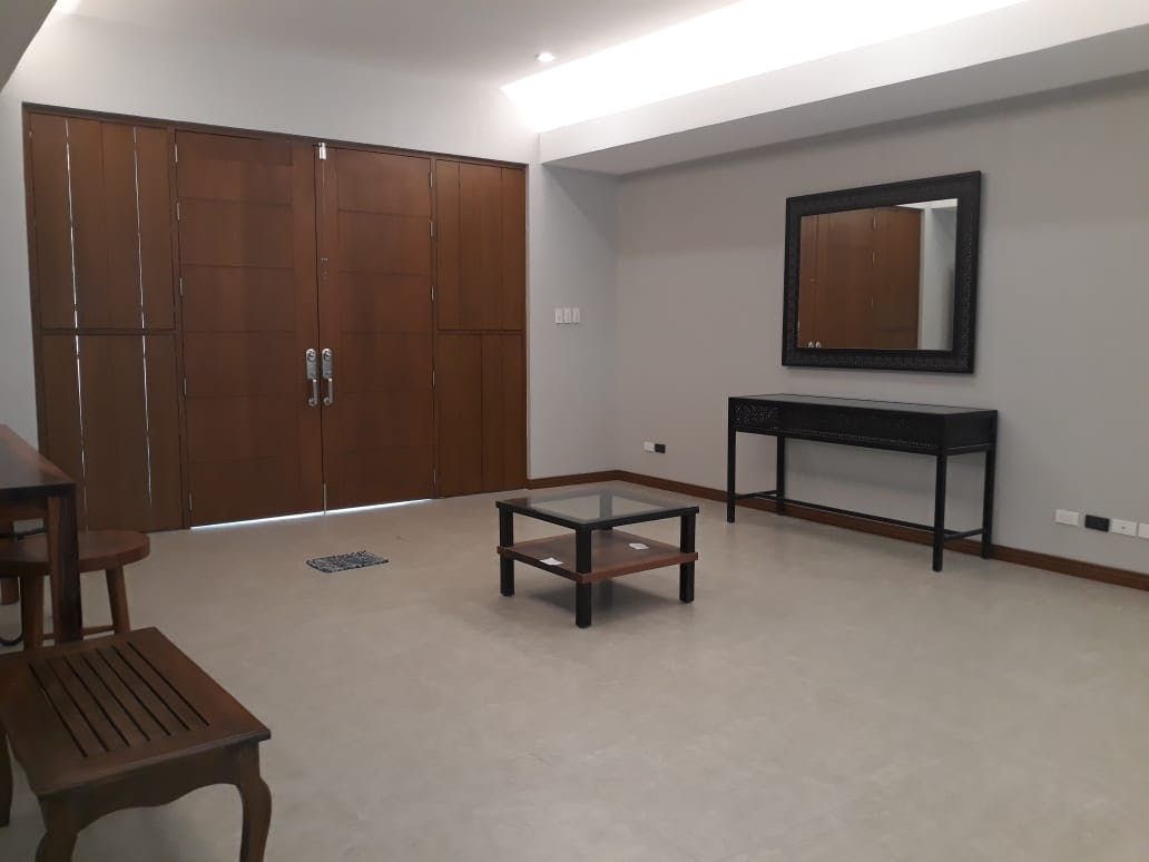 "4BR House for Rent in Dasmari?as Village, Makati"04