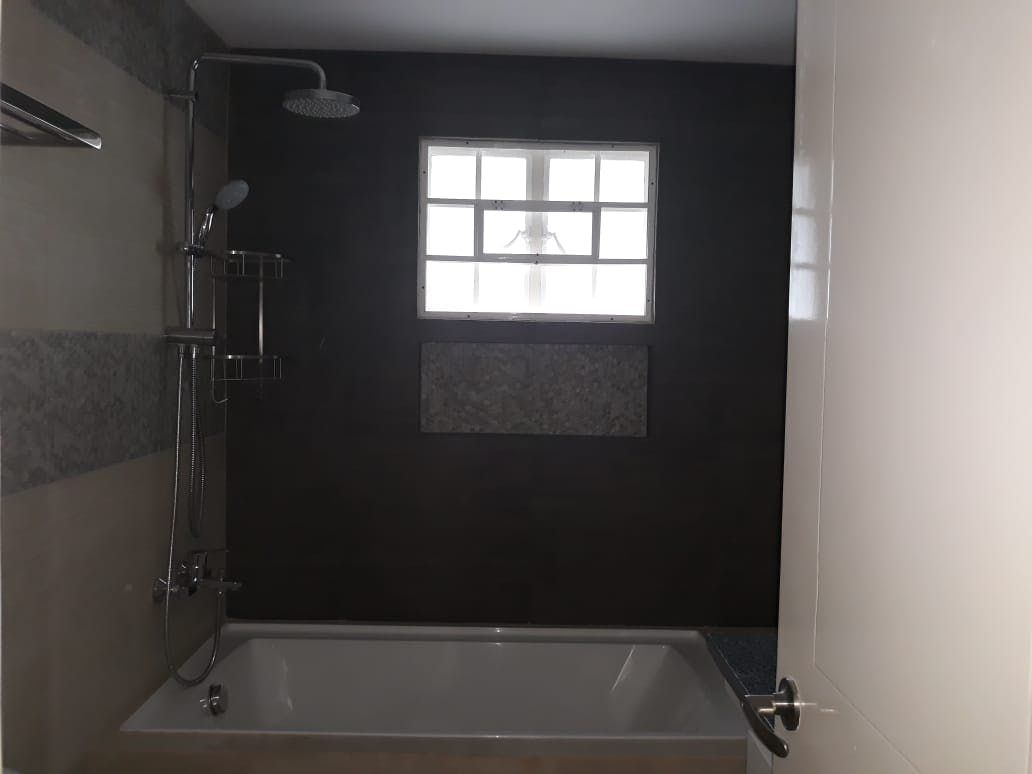 "4BR House for Rent in Dasmari?as Village, Makati"08