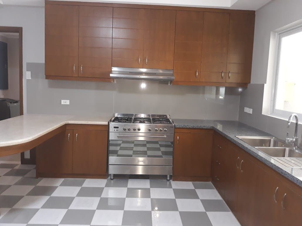 "4BR House for Rent in Dasmari?as Village, Makati"10