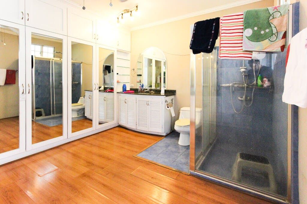 "5BR House for Rent in Dasmari?as Village, Makati"08