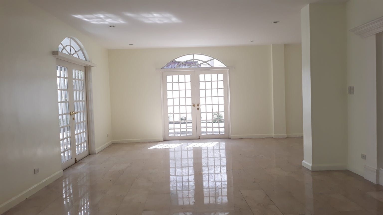 "7BR House for Rent in San Lorenzo Village, Makati"08