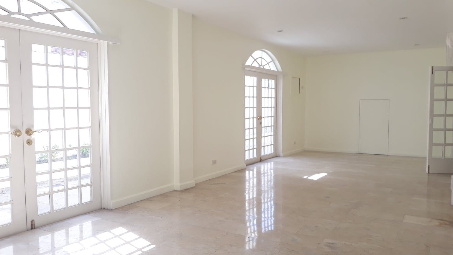 "7BR House for Rent in San Lorenzo Village, Makati"10