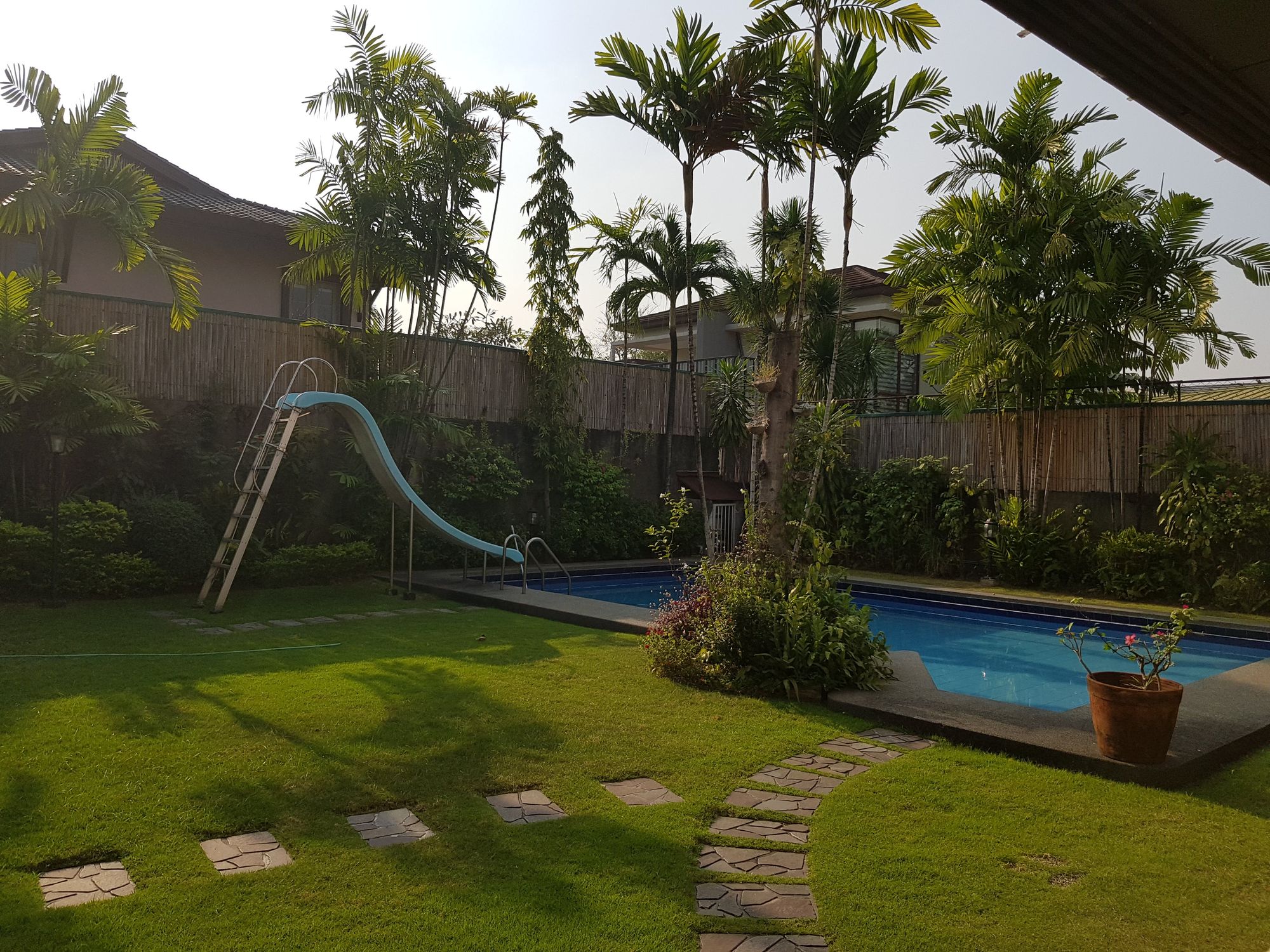 "5BR House for Rent in Dasmari?as Village, Makati"08