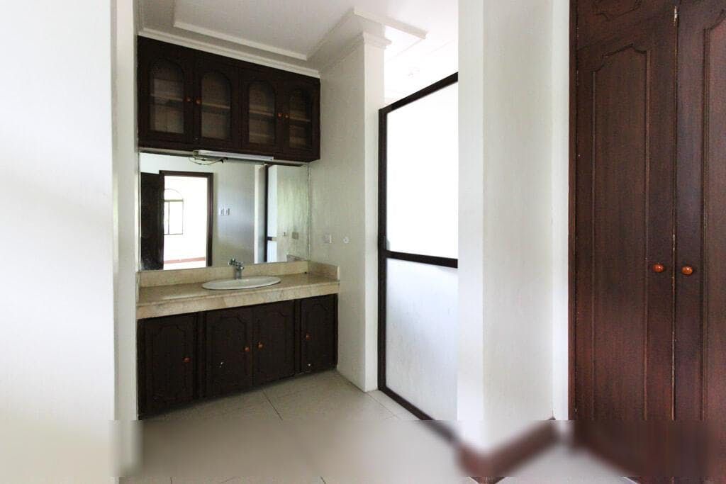 "3BR House for Rent in San Lorenzo Village, Makati"06