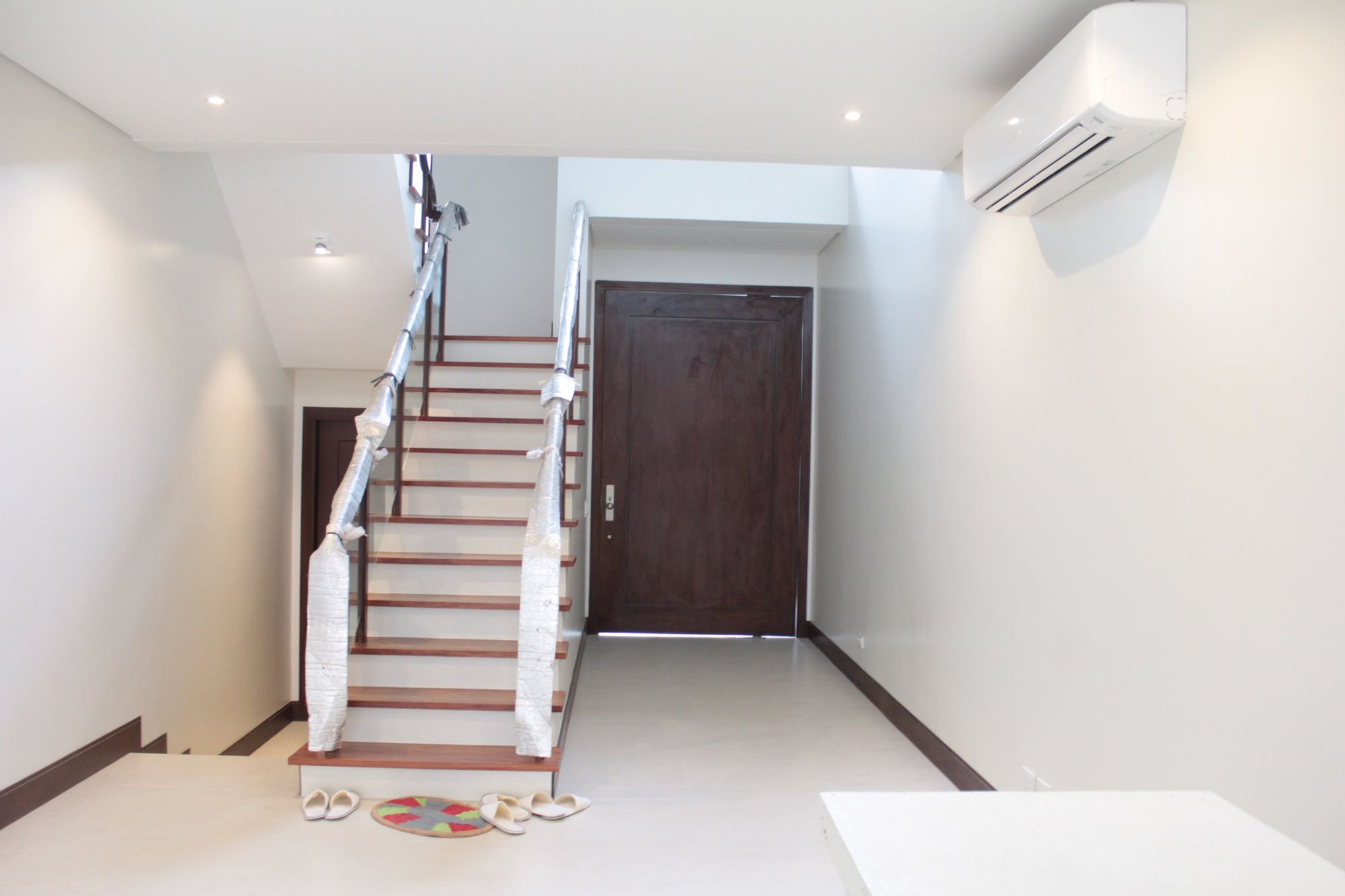 "5BR House for Rent in San Lorenzo Village, Makati"08