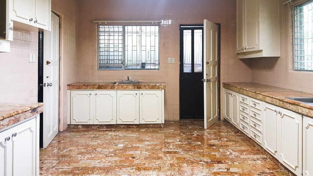 "4BR House for Rent in Dasmari?as Village, Makati"04