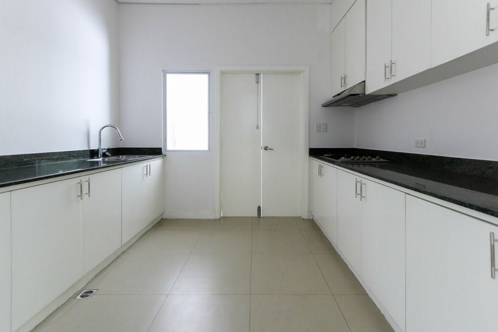 "5BR House for Rent in Forbes Park, Makati"06