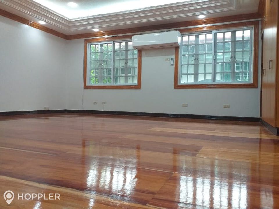 "4BR House for Rent in San Lorenzo Village, Makati"04