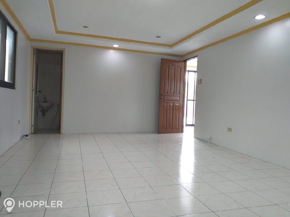 "4BR House for Rent in San Lorenzo Village, Makati"06