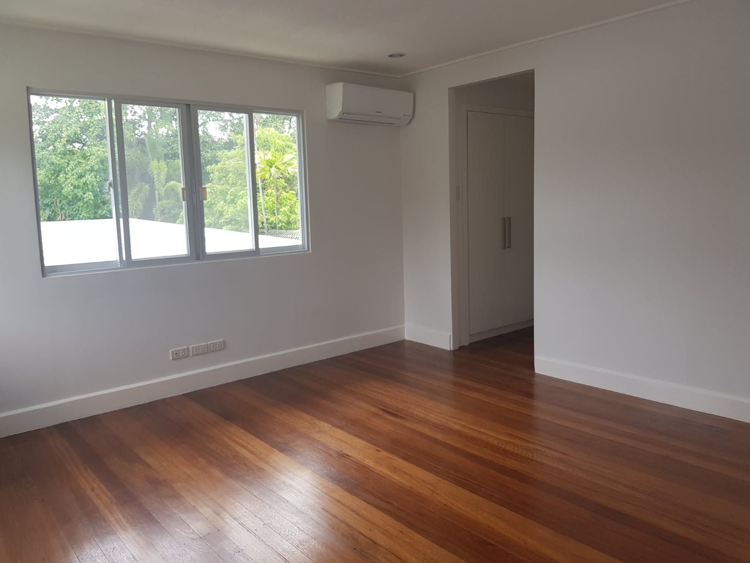 "4BR House for Rent in Dasmari?as Village, Makati"08