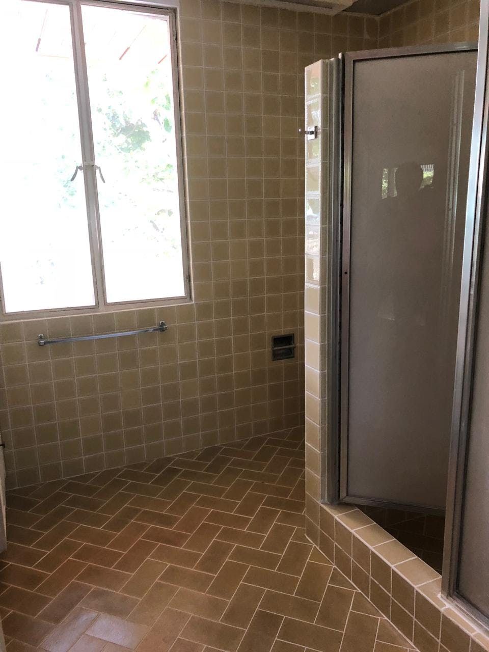 "4BR House for Rent in Dasmari?as Village, Makati"03