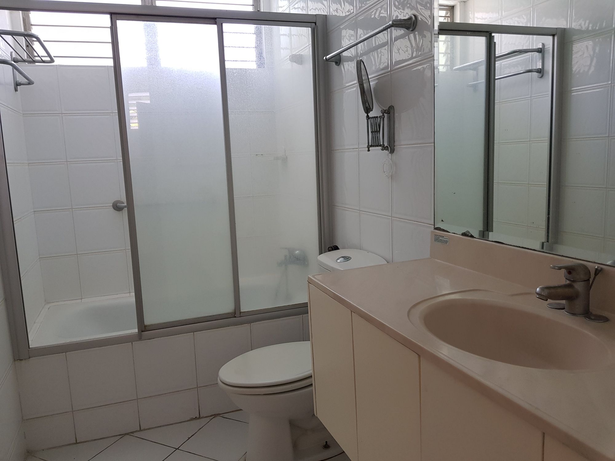 "4BR House for Rent in Dasmari?as Village, Makati"06