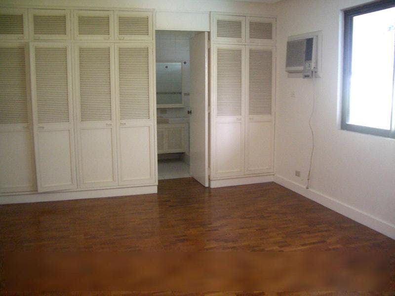 "4BR House for Rent in Dasmari?as Village, Makati"08