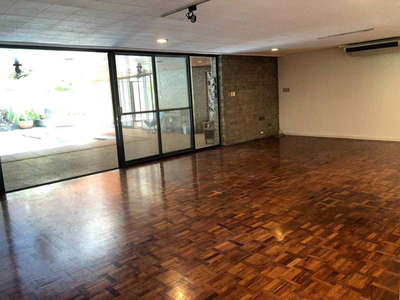 "4BR House for Rent in Dasmari?as Village, Makati"10