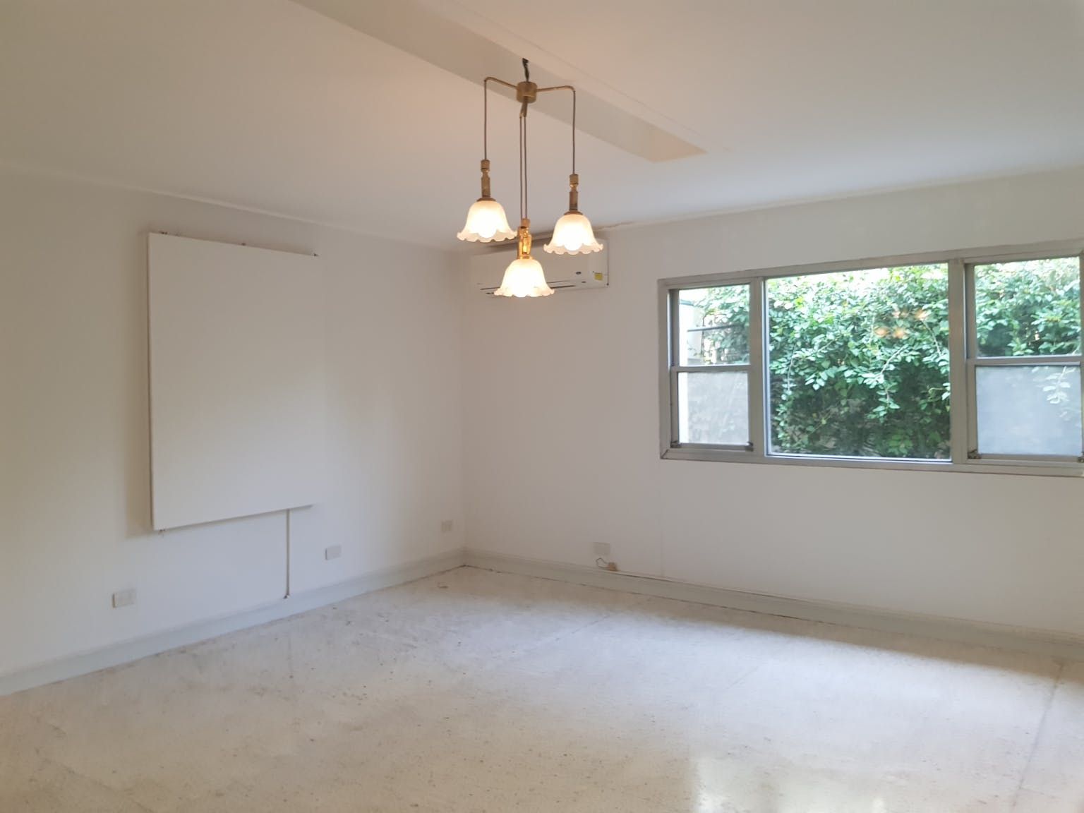 "4BR House for Rent in Dasmari?as Village, Makati"06