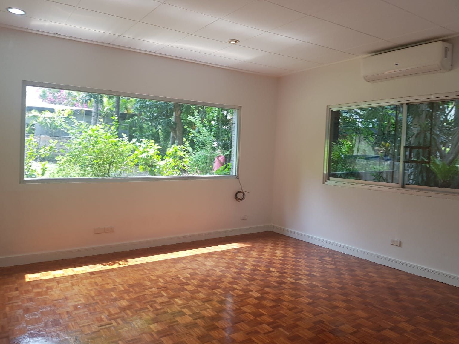 "4BR House for Rent in Dasmari?as Village, Makati"10