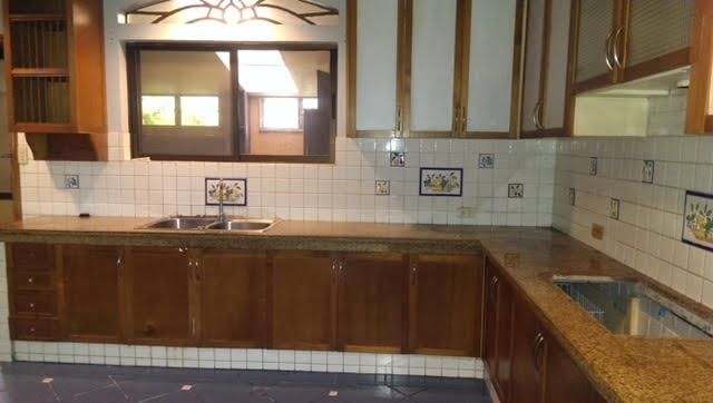 "5BR House for Rent in Acropolis, Quezon City"09