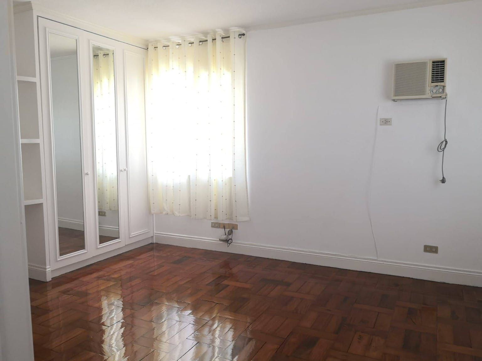 "5BR House for Rent in Ayala Alabang Village, Muntinlupa"10