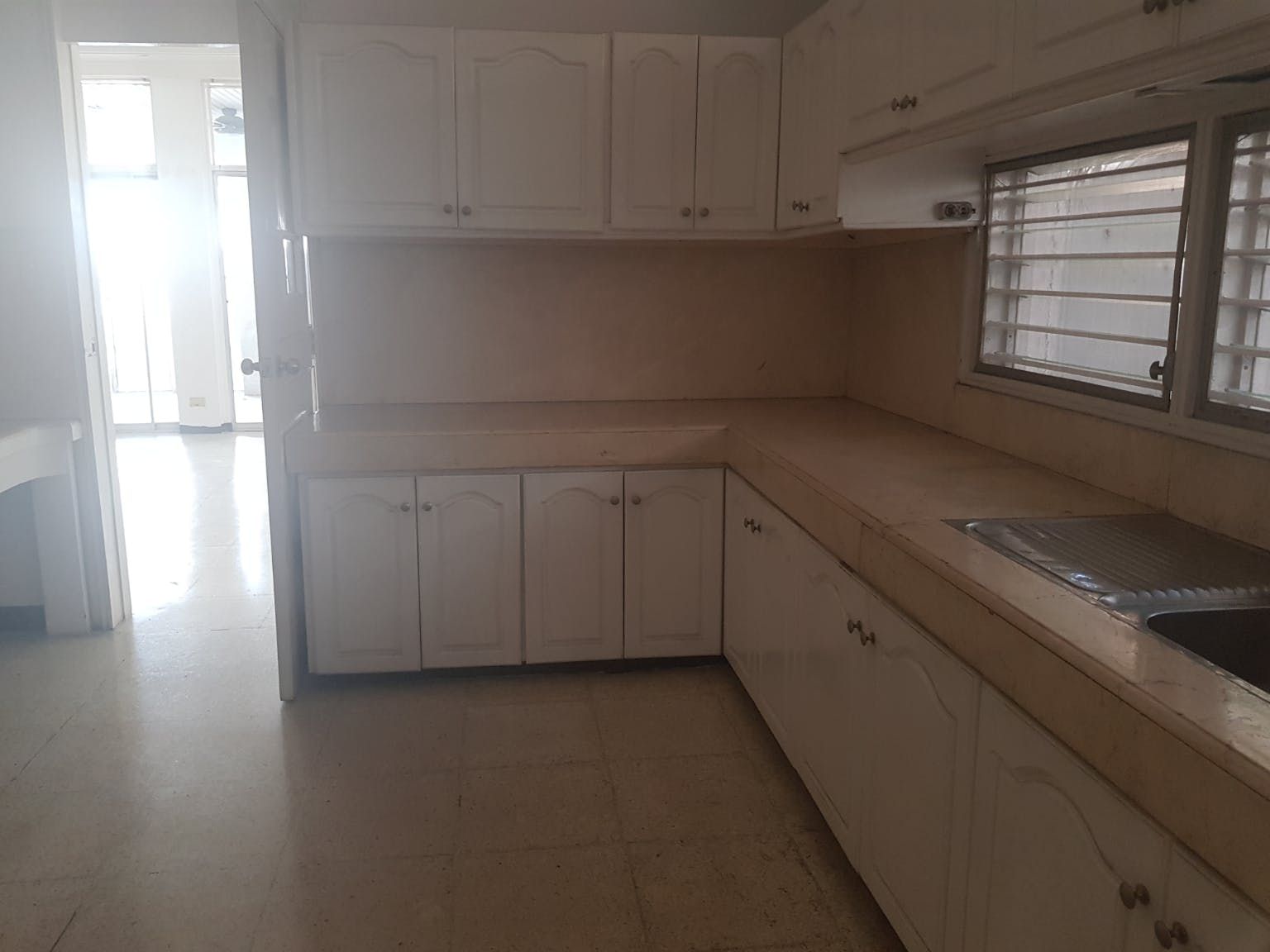 "4BR House for Rent in Magallanes, Makati"04