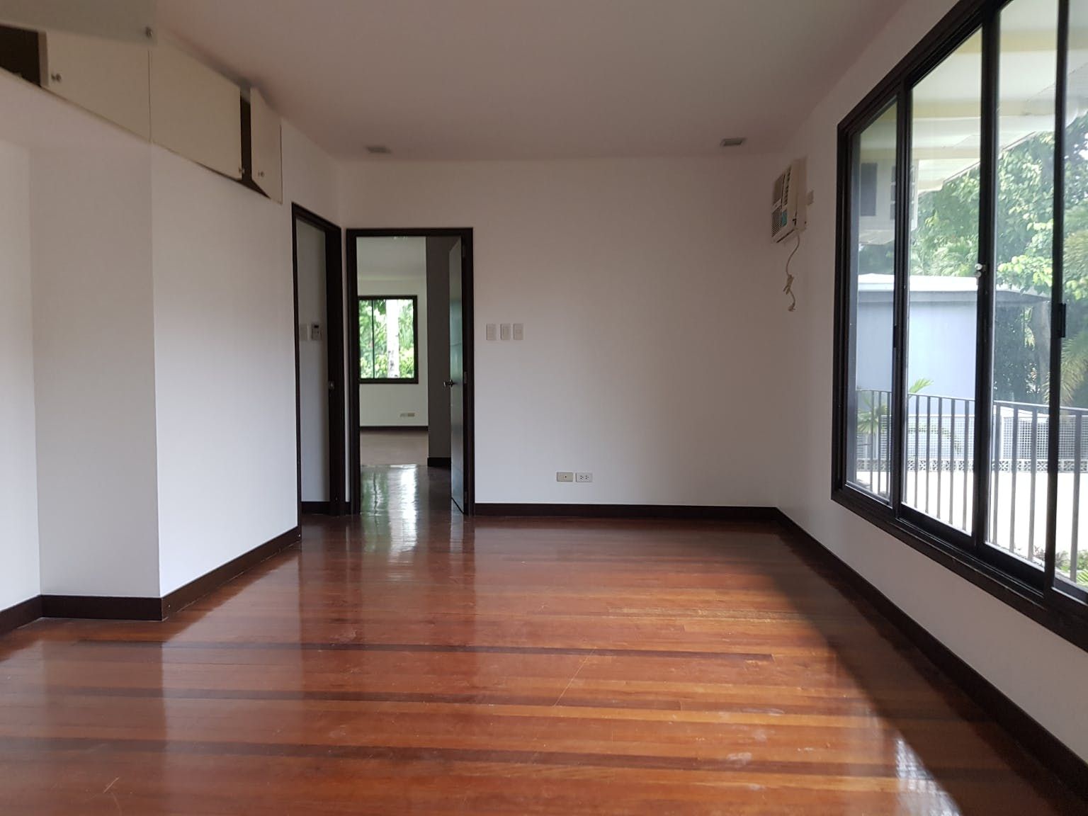 "4BR House for Rent in Dasmari?as Village, Makati"03