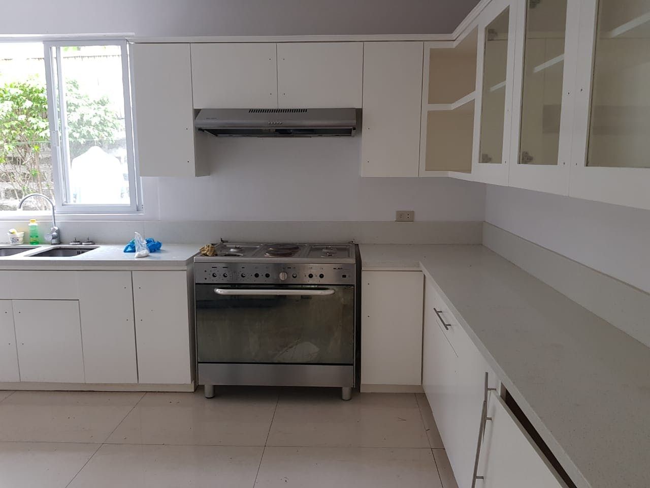 "4BR House for Rent in Dasmari?as Village, Makati"04