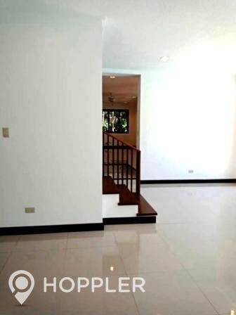 "4BR House for Rent in Dasmari?as Village, Makati"08