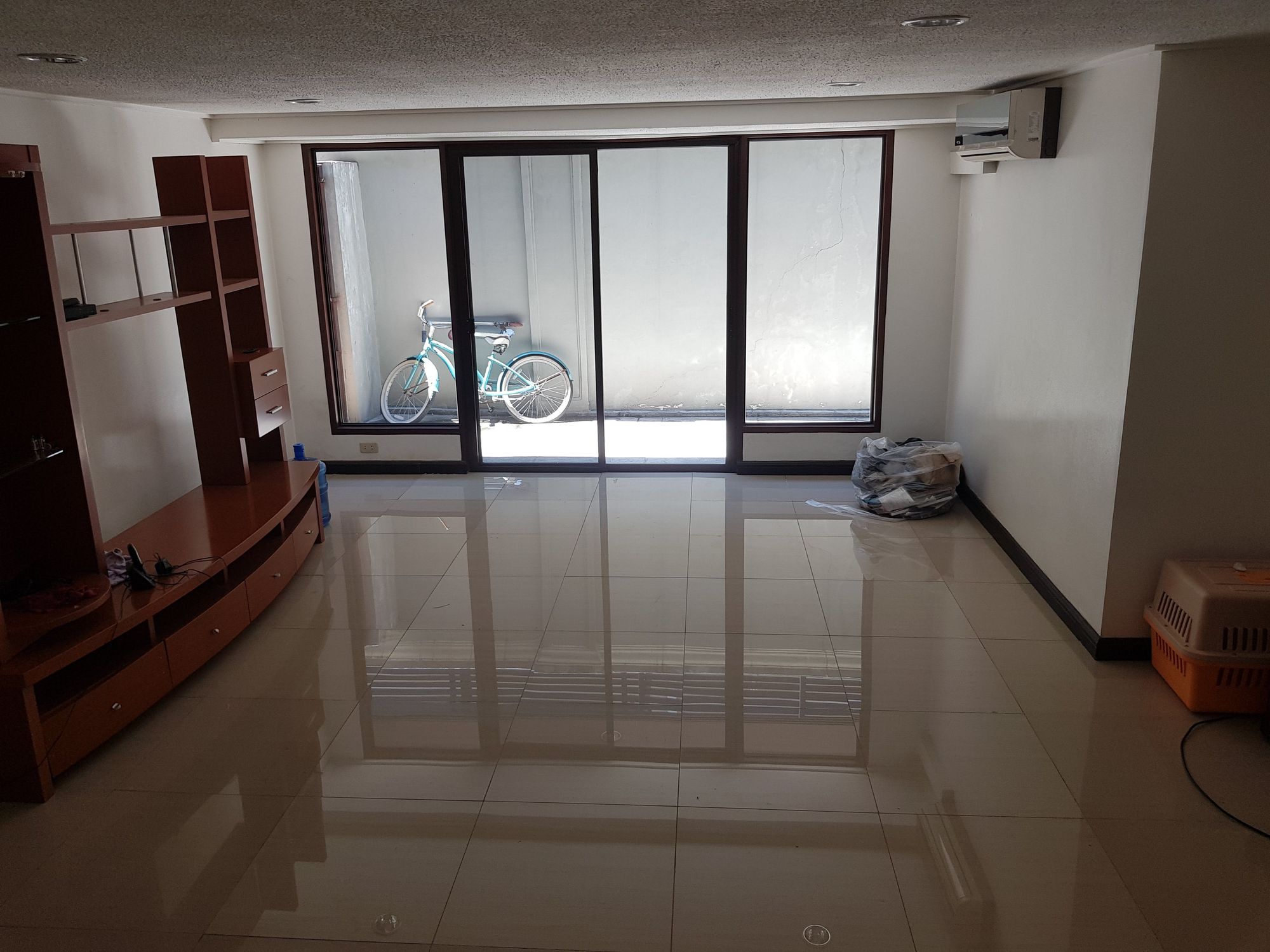 "4BR House for Rent in Dasmari?as Village, Makati"09