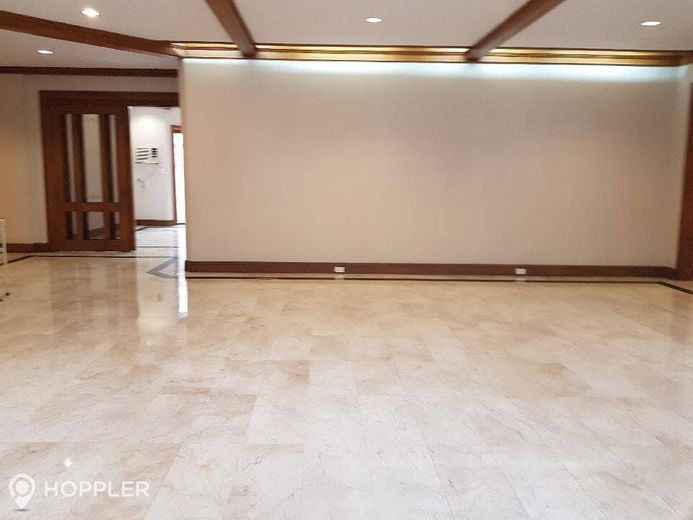 "3BR House for Rent in Dasmari?as Village, Makati"01