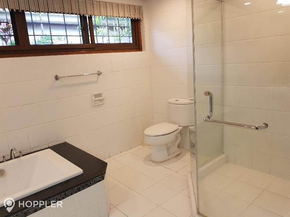 "3BR House for Rent in Dasmari?as Village, Makati"07