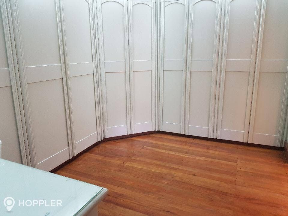 "3BR House for Rent in Dasmari?as Village, Makati"09