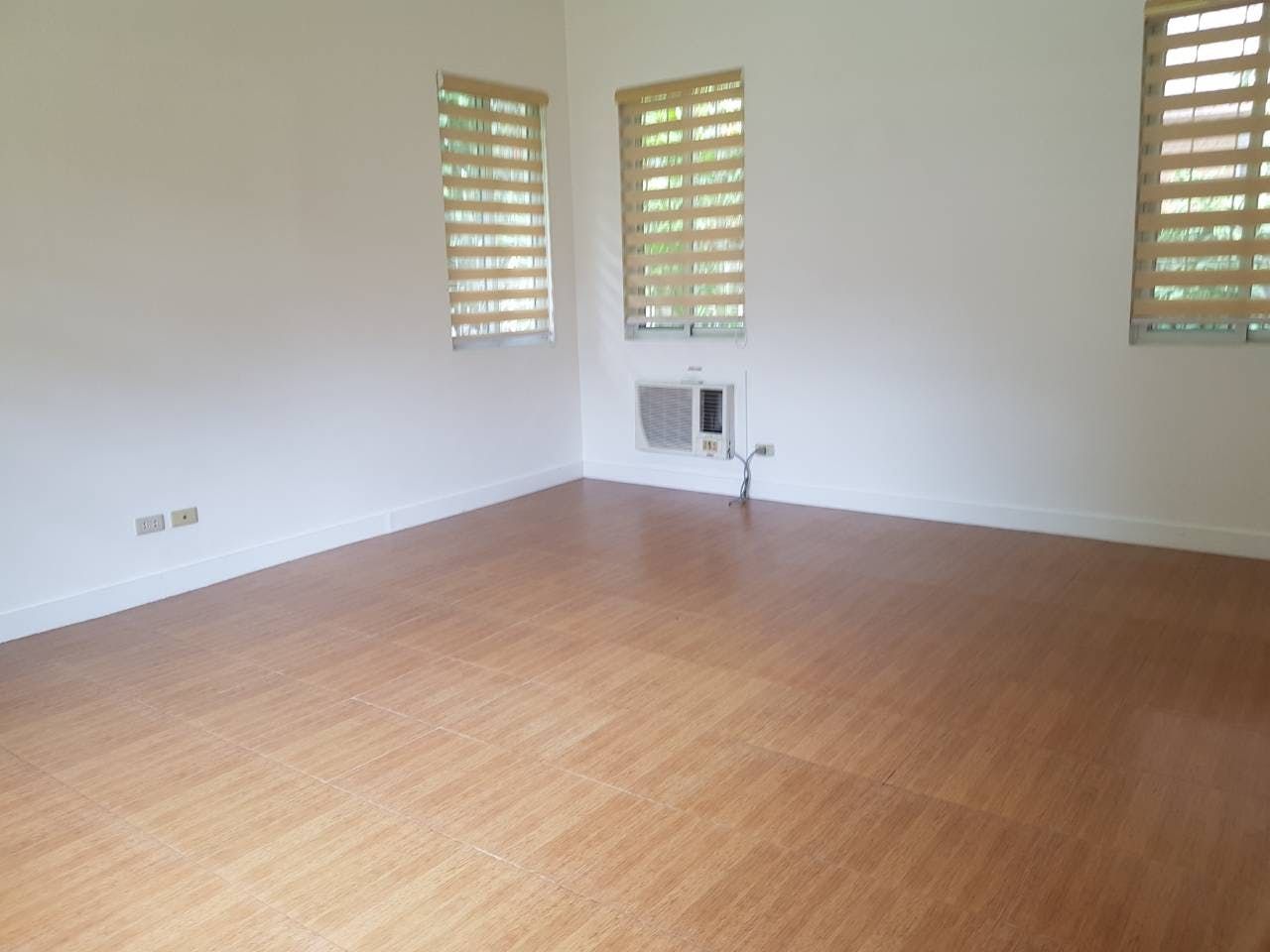 "4BR House for Rent in Urdaneta Village, Makati"04