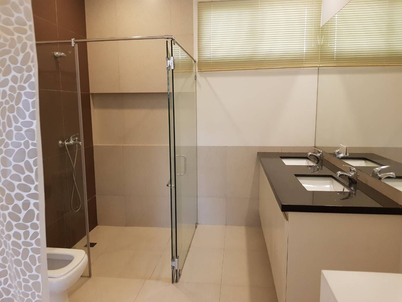 "4BR House for Rent in Urdaneta Village, Makati"08