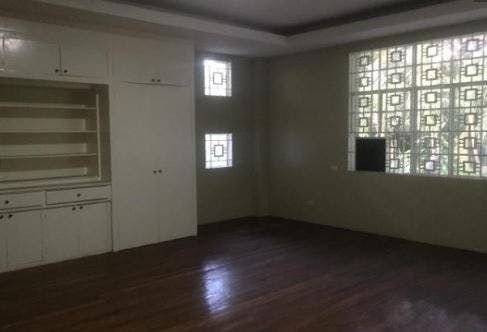 "6BR House for Rent in Quiapo, Manila"06