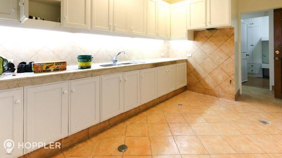 "4BR House for Rent in Ecology Village, Makati"08