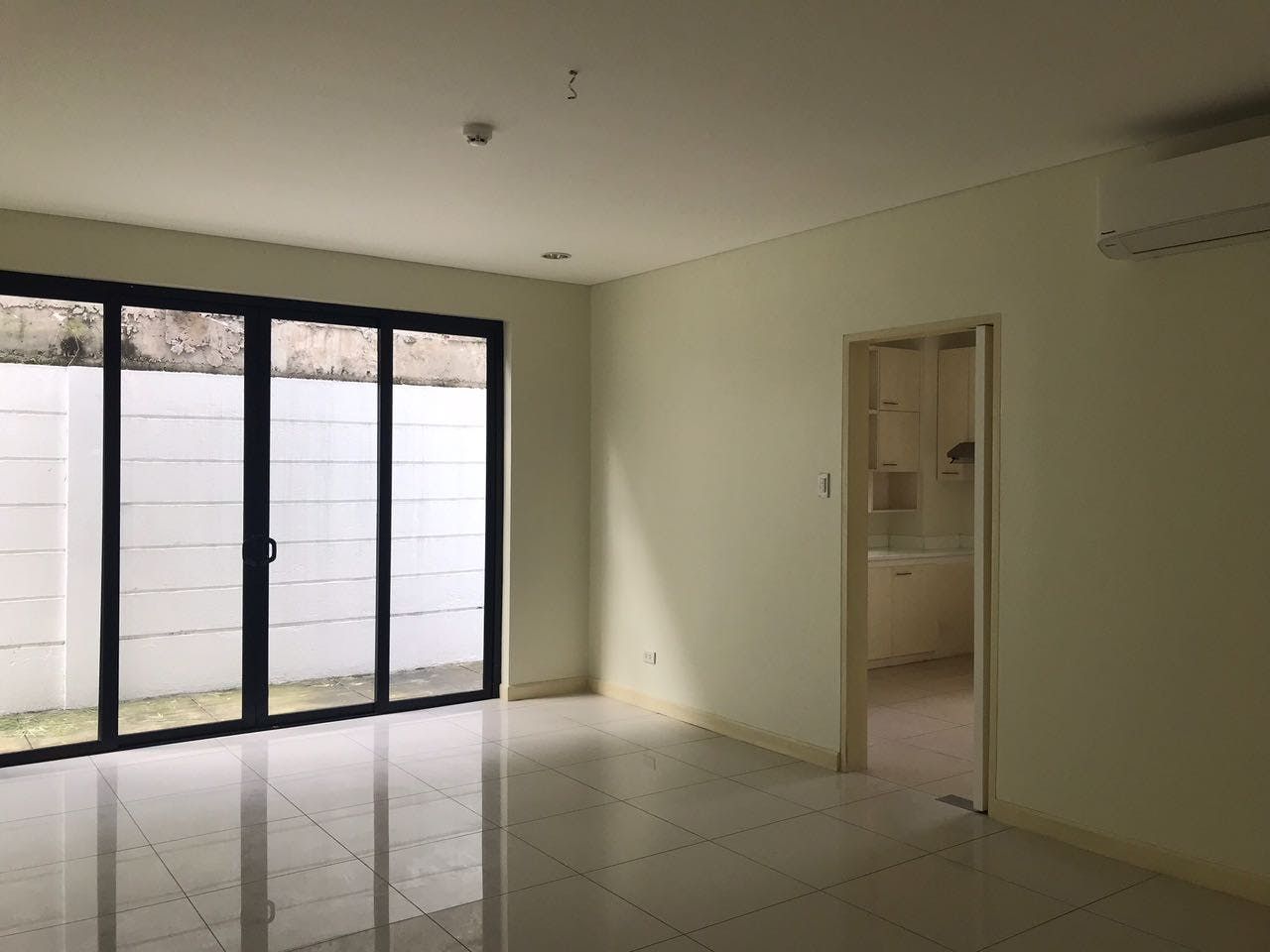 "3BR House for Rent in ,"10