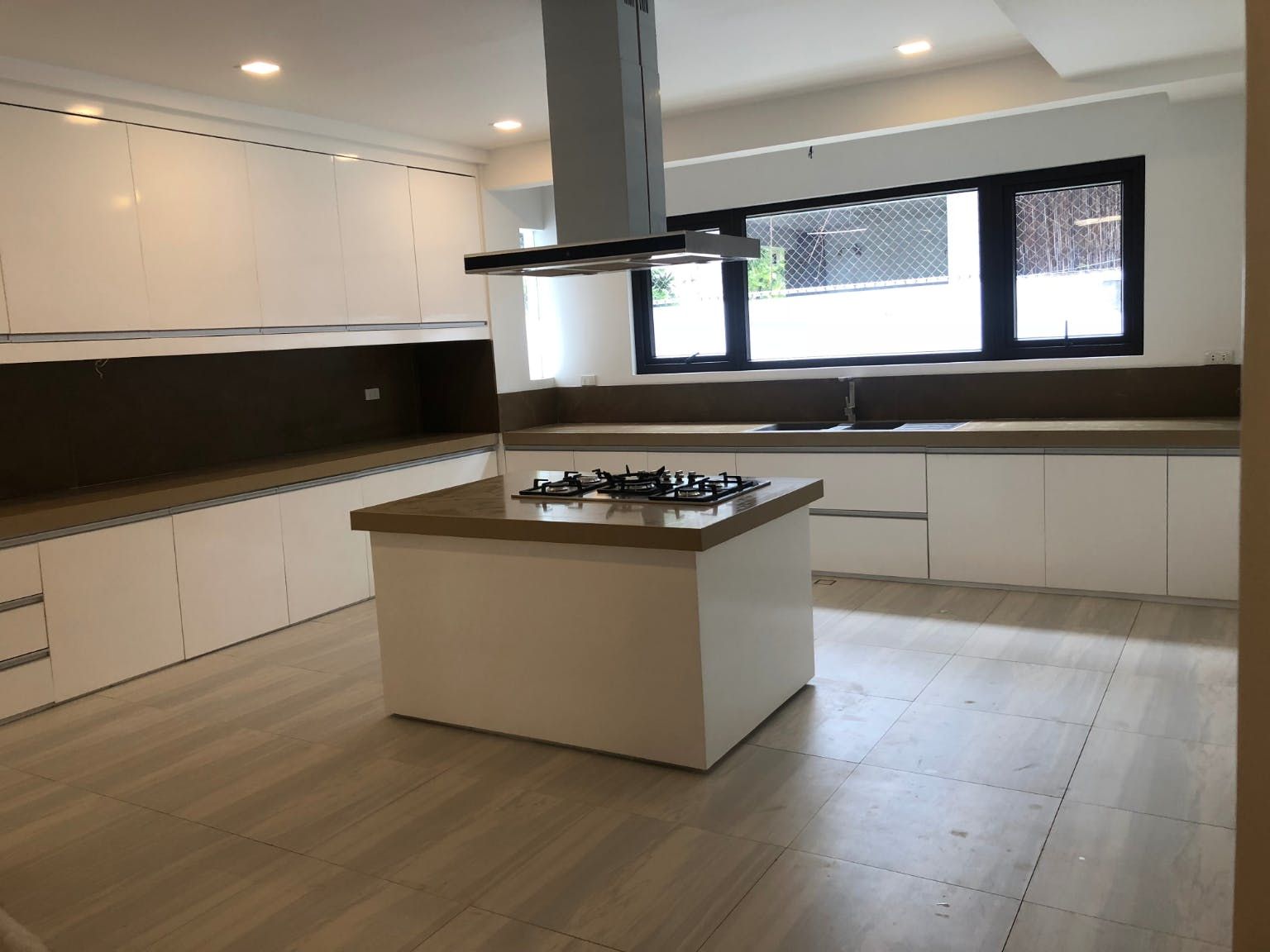 "4BR House for Rent in Ayala Alabang Village, Muntinlupa"06