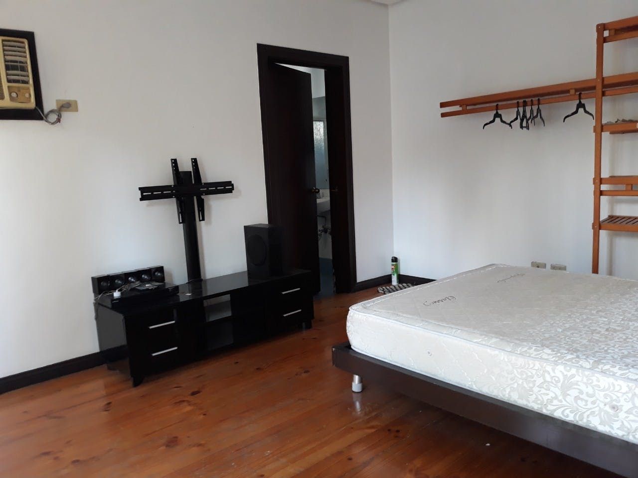 "3BR House for Rent in San Lorenzo Village, Makati"08