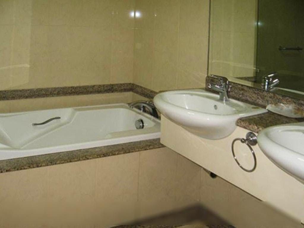 "2BR Condo for Rent in The Shang Grand Tower, Legazpi Village, Makati"04