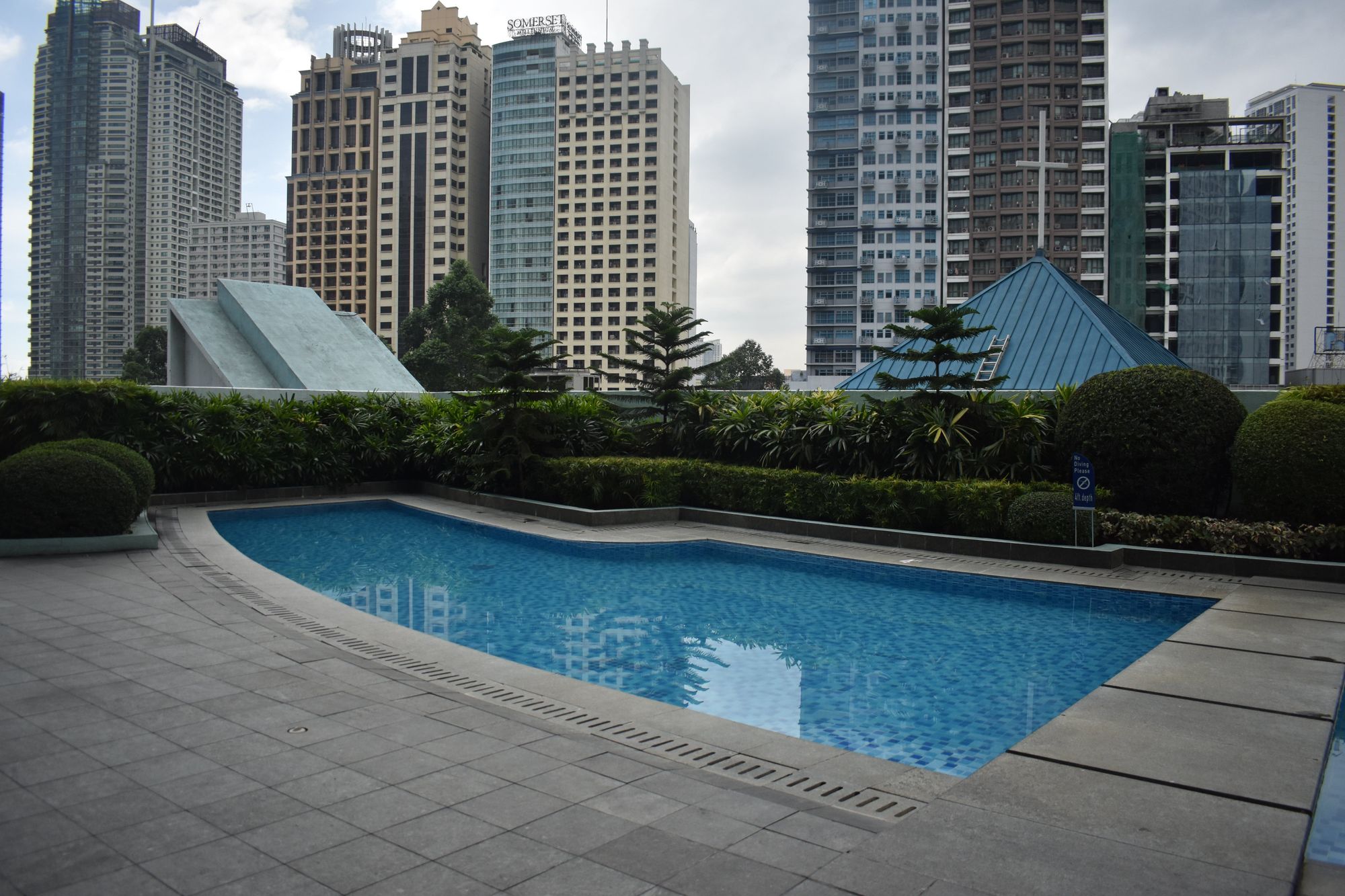 "Studio Condo for Rent in One Legazpi Park, Legazpi Village, Makati"10