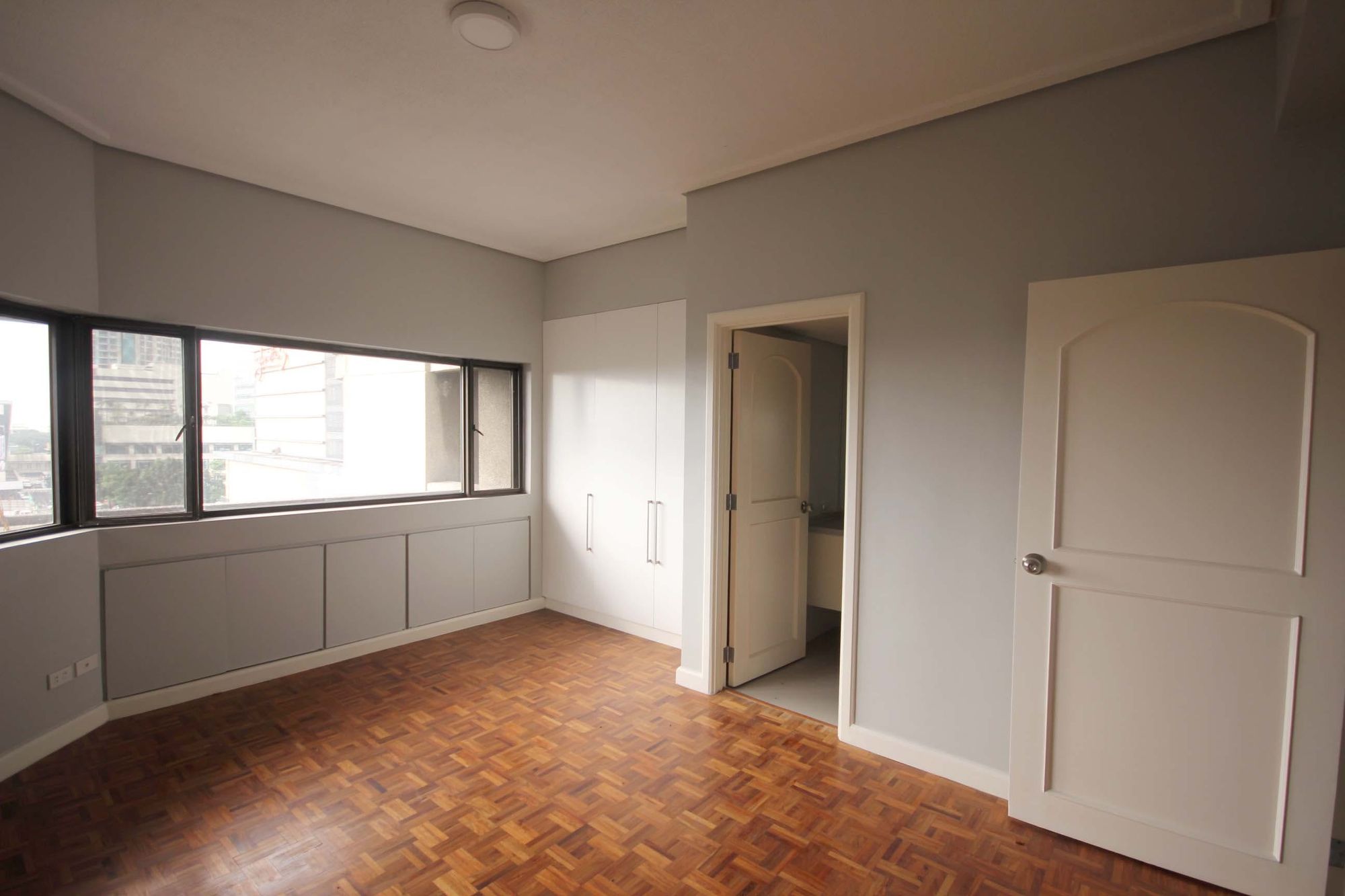 "3BR Condo for Rent in Twin Towers, Urdaneta, Makati"06