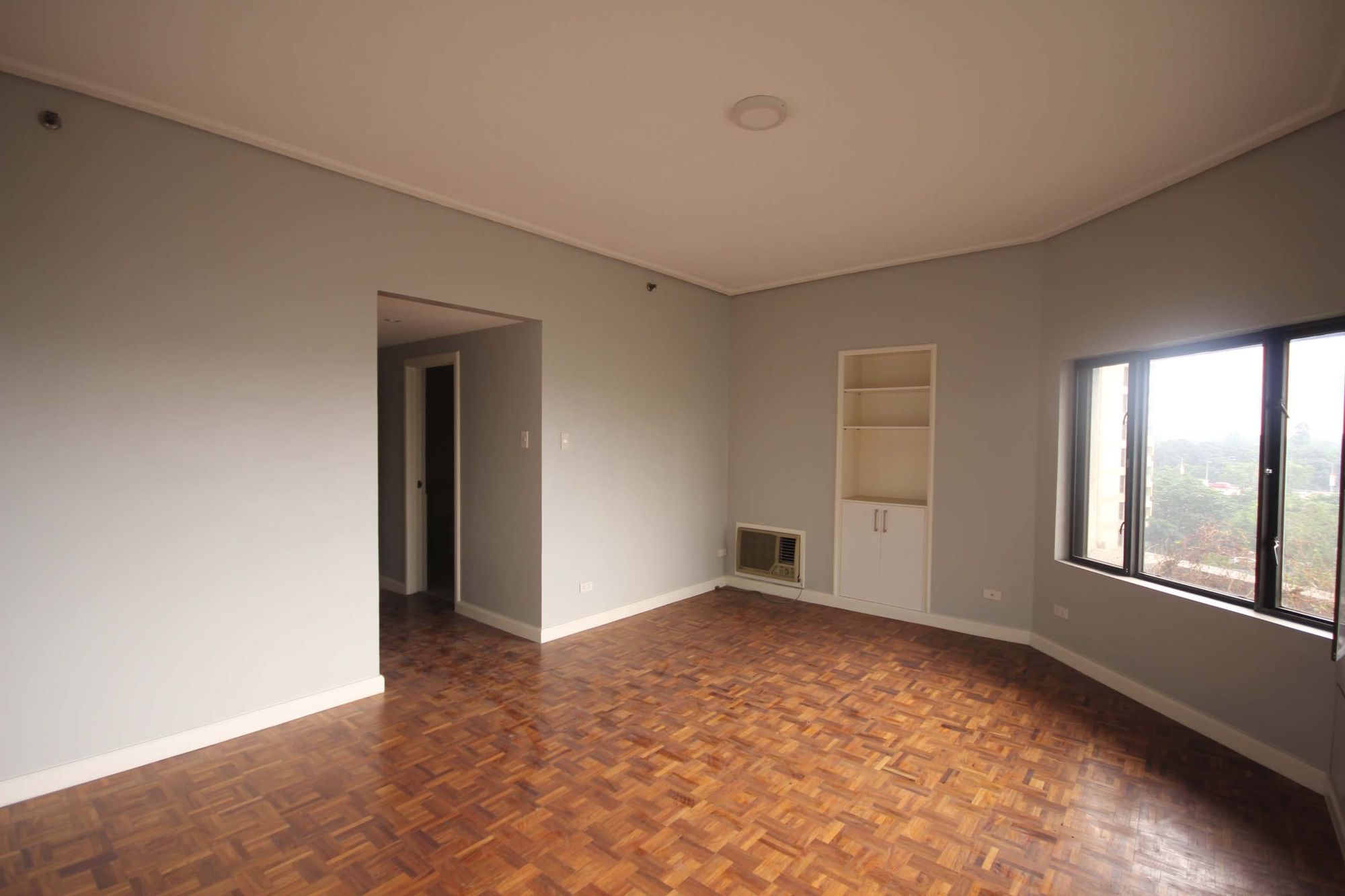 "3BR Condo for Rent in Twin Towers, Urdaneta, Makati"10