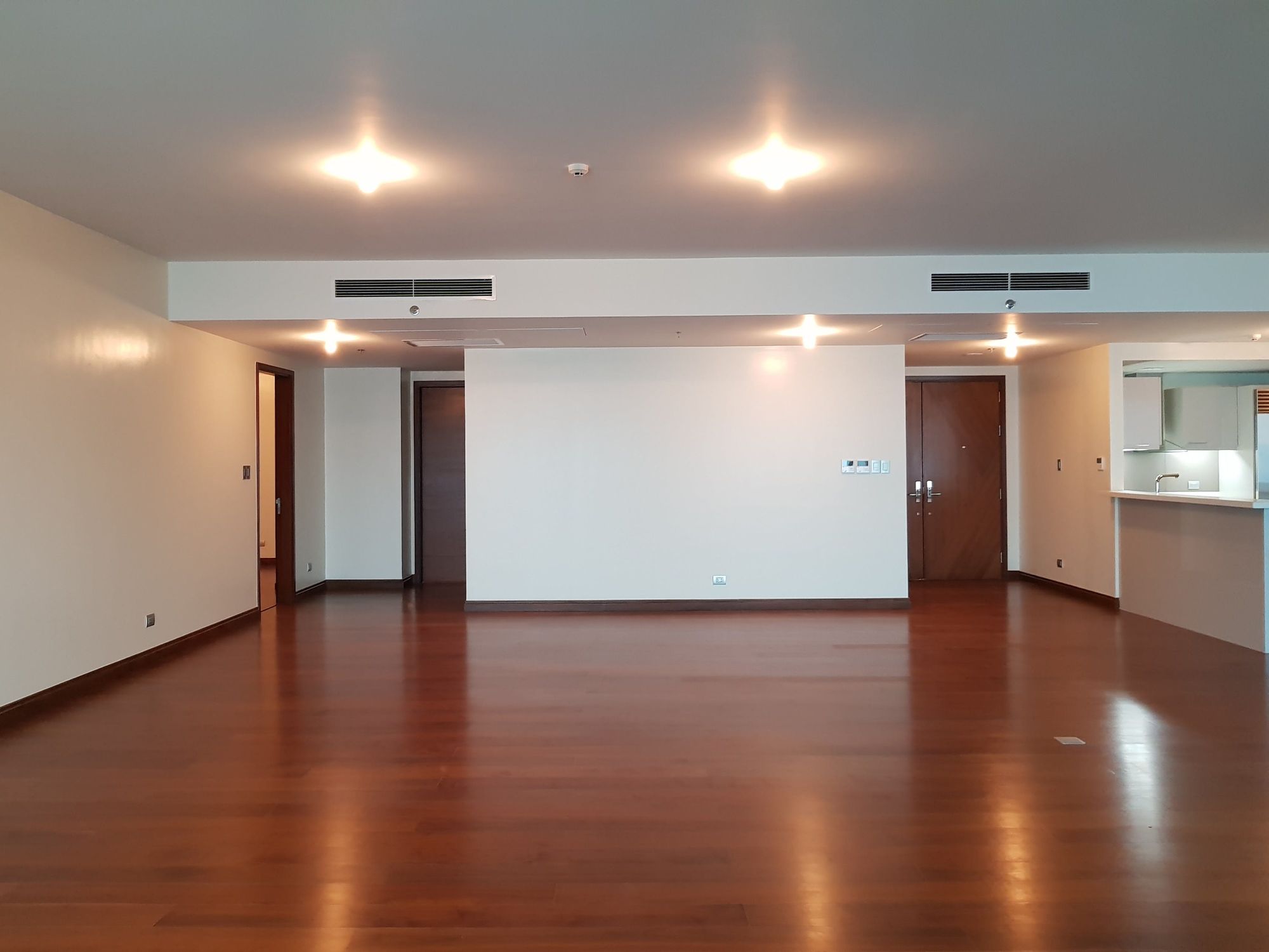 "3BR Condo for Rent in Horizon Homes at Shangri-la The Fort, BGC - Boni"04