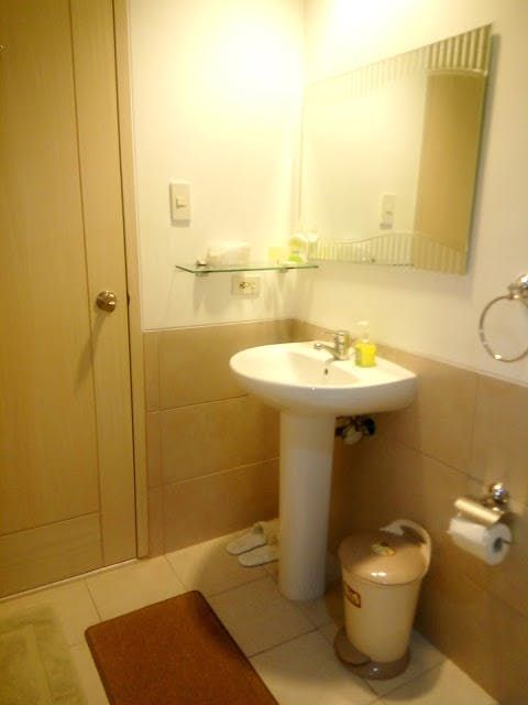 "Studio Condo for Rent in Icon Residences, BGC - Bonifacio Global City,"06