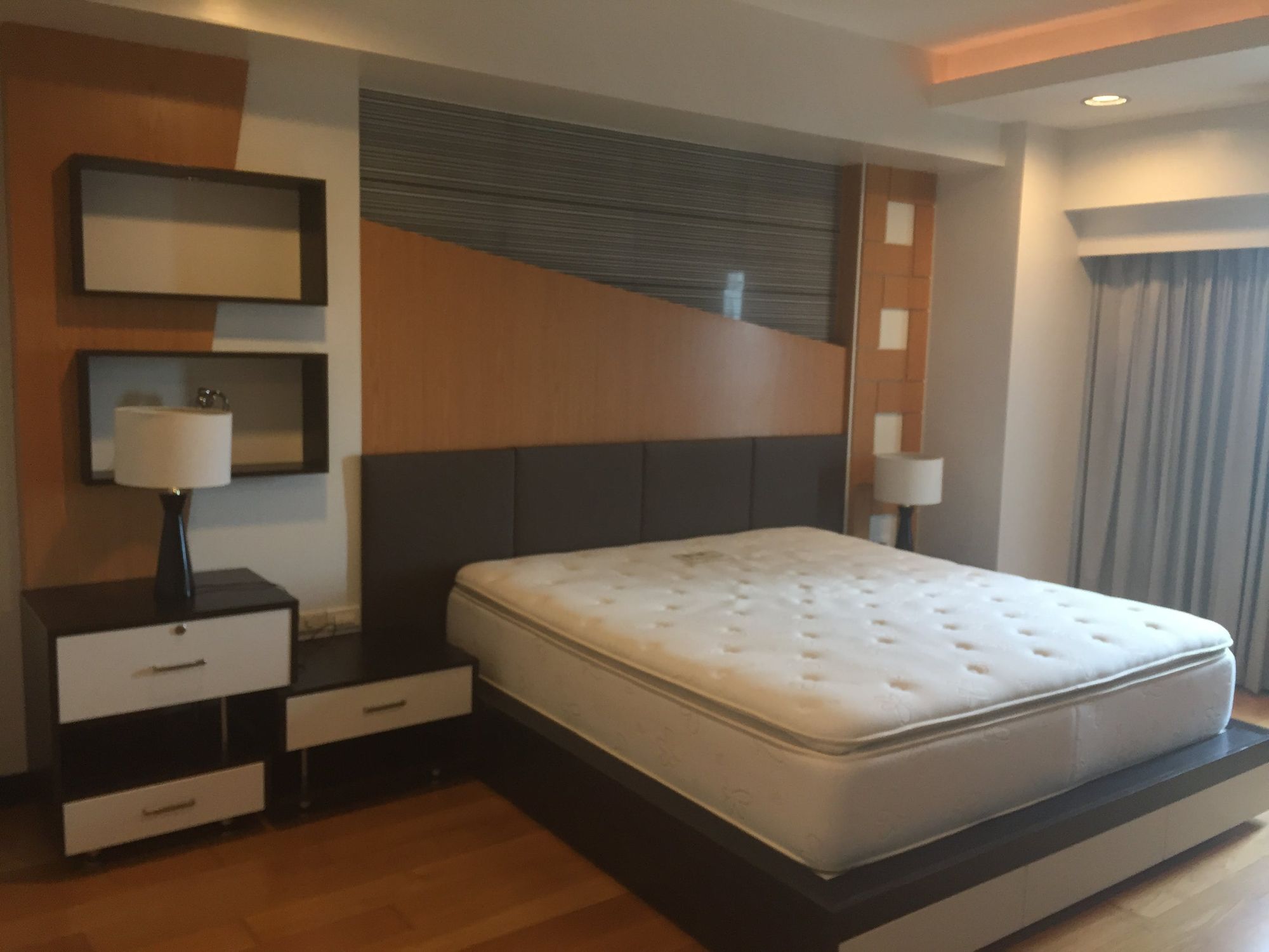 "3BR Condo for Rent in The Residences at Greenbelt, Legazpi Village, Ma"07