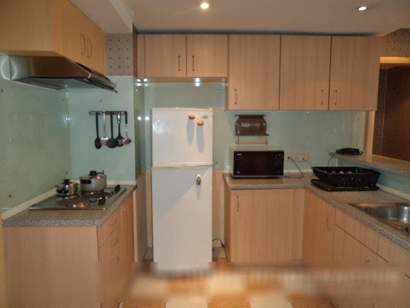 "2BR Condo for Rent in Elizabeth Place, Salcedo Village, Makati"10