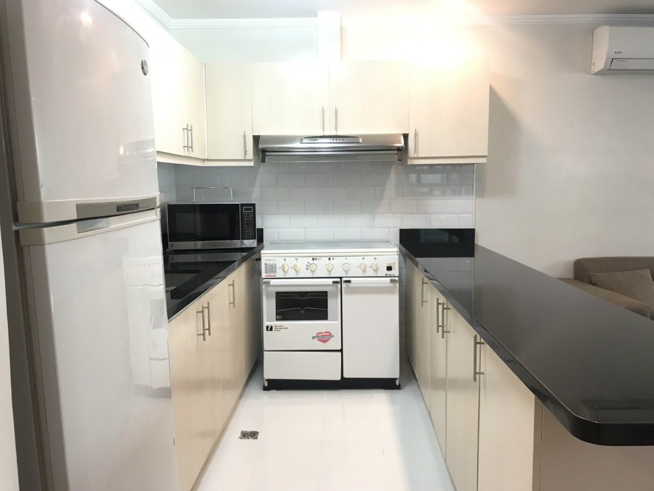 "3BR Condo for Rent in Classica Tower Condominium, Salcedo Village, Mak"06