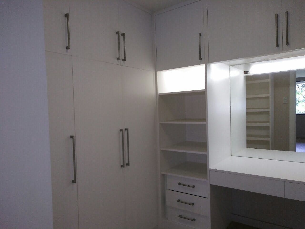 "2BR Condo for Rent in Twin Towers, Urdaneta, Makati"04